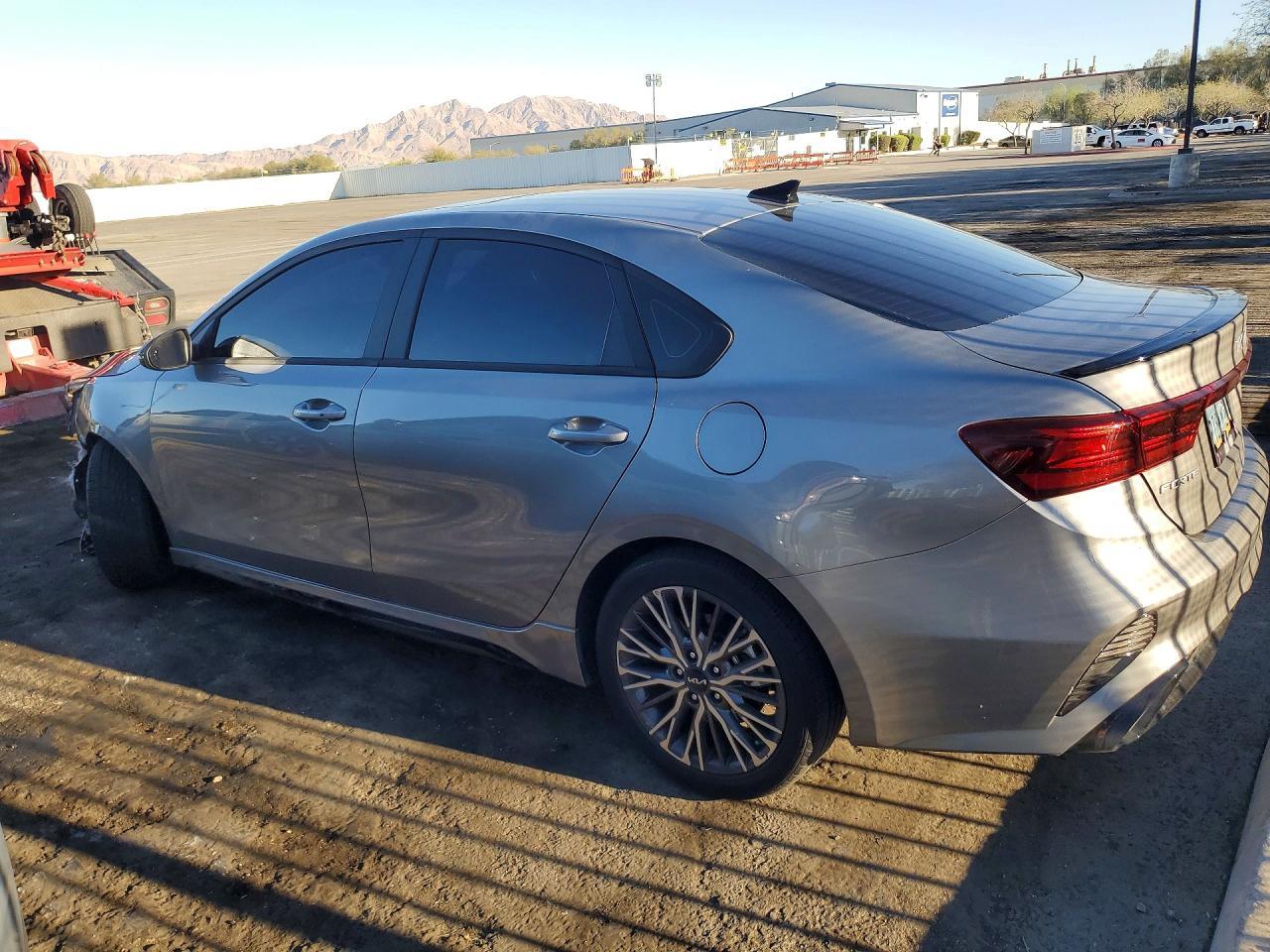 2022 Kia Forte Gt-Line - zdjęcie 2