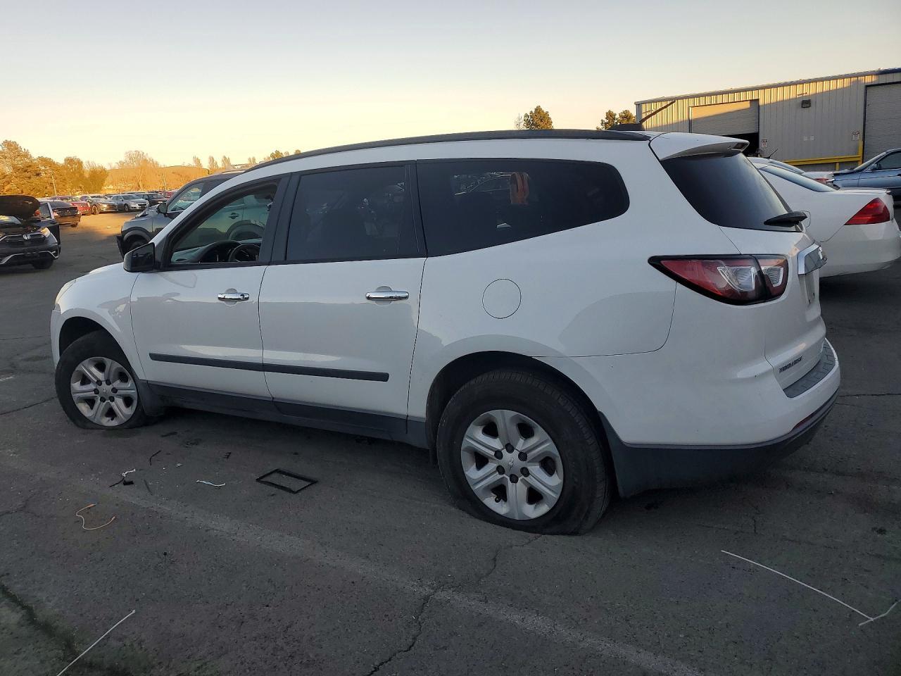 2017 Chevrolet Traverse Ls - zdjęcie 2