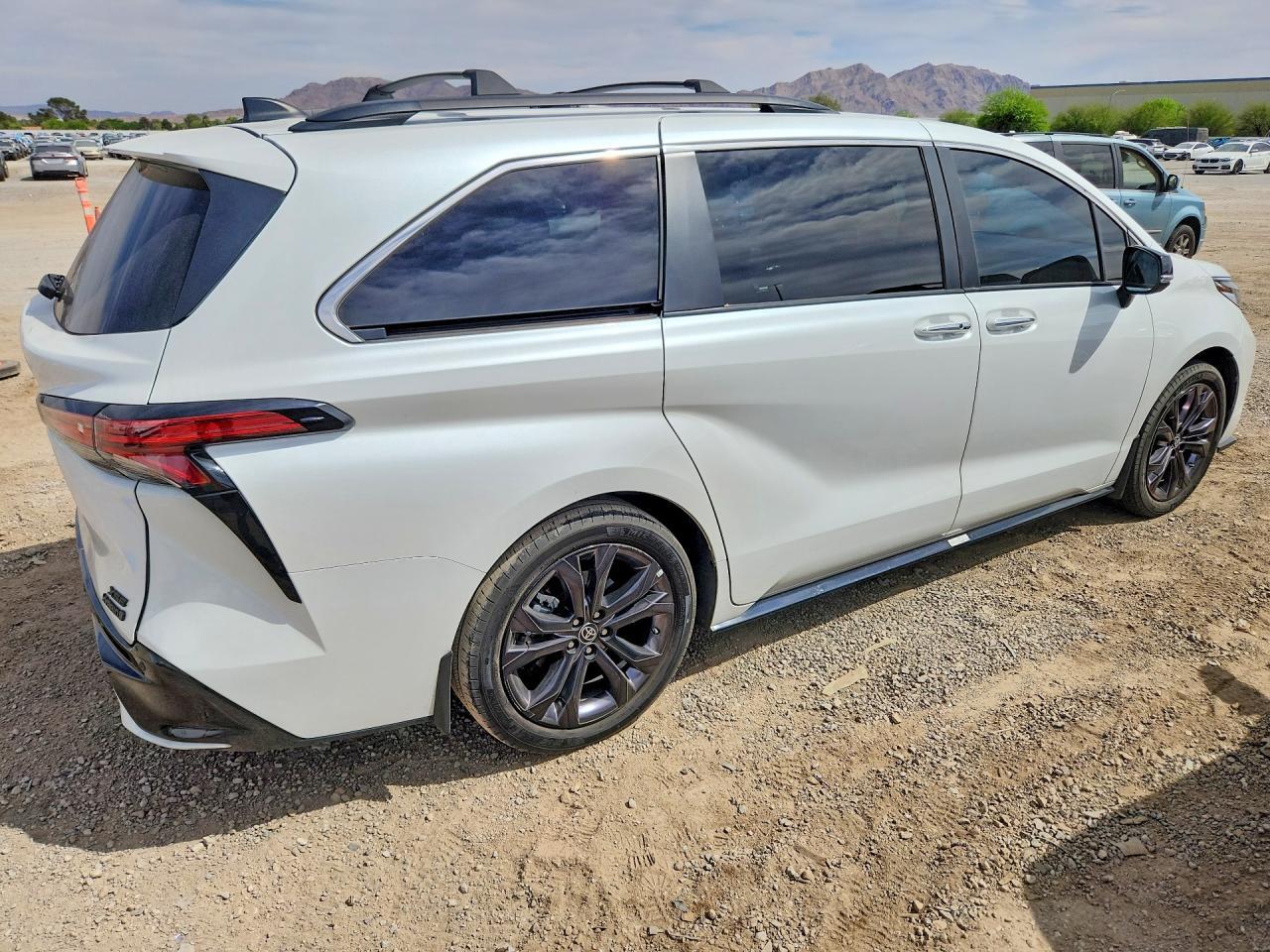 2023 Toyota Sienna 25Th Anniversary Edition - zdjęcie 3