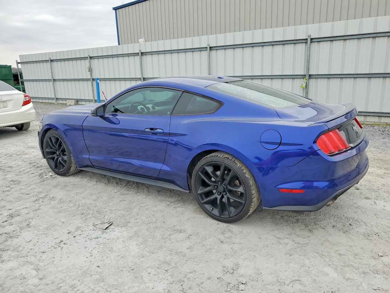 2015 Ford Mustang - zdjęcie 2