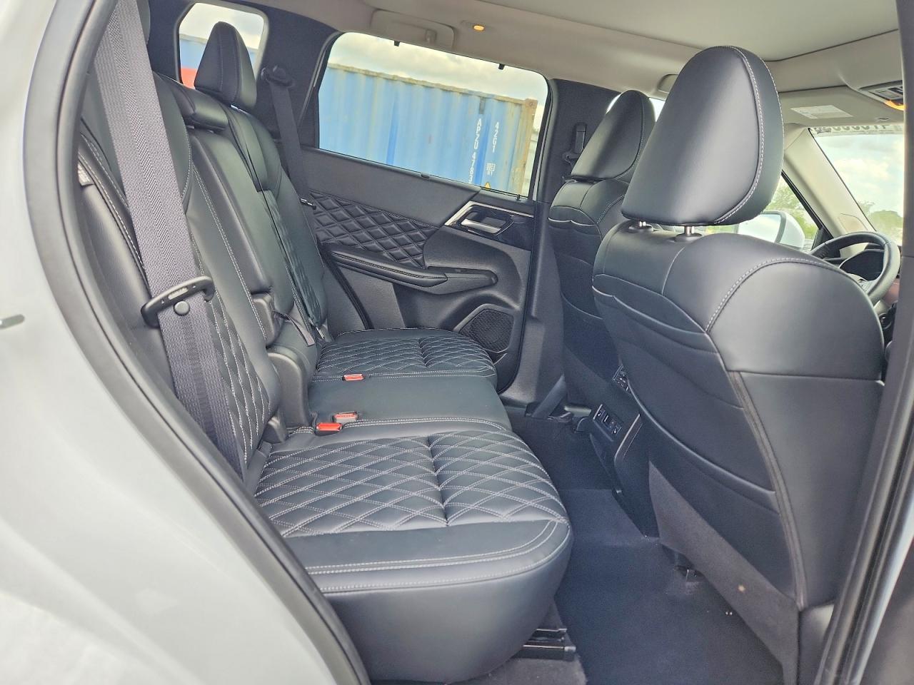 2024 Mitsubishi Outlander Sel - zdjęcie 11