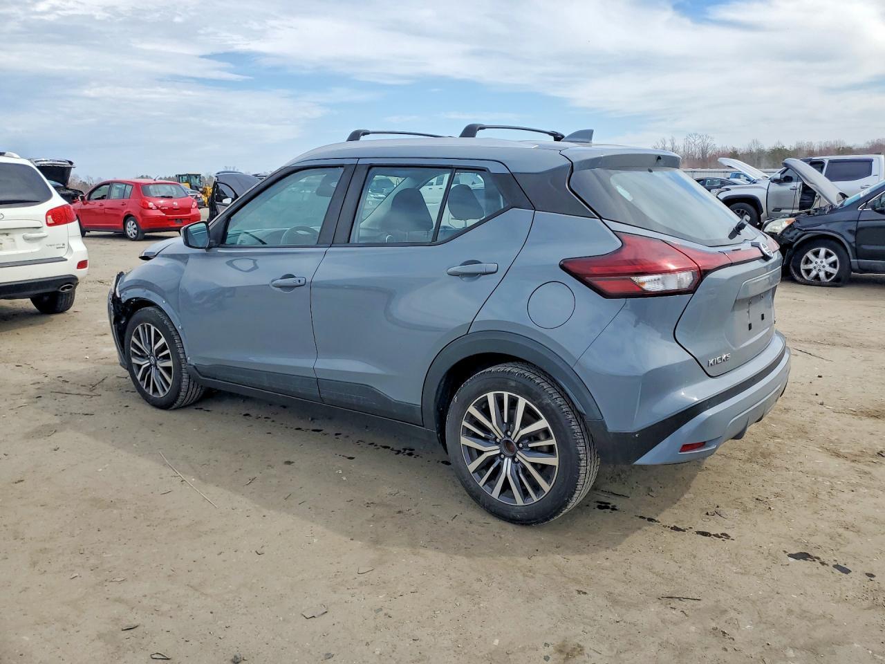 2021 Nissan Kicks Sv - zdjęcie 2