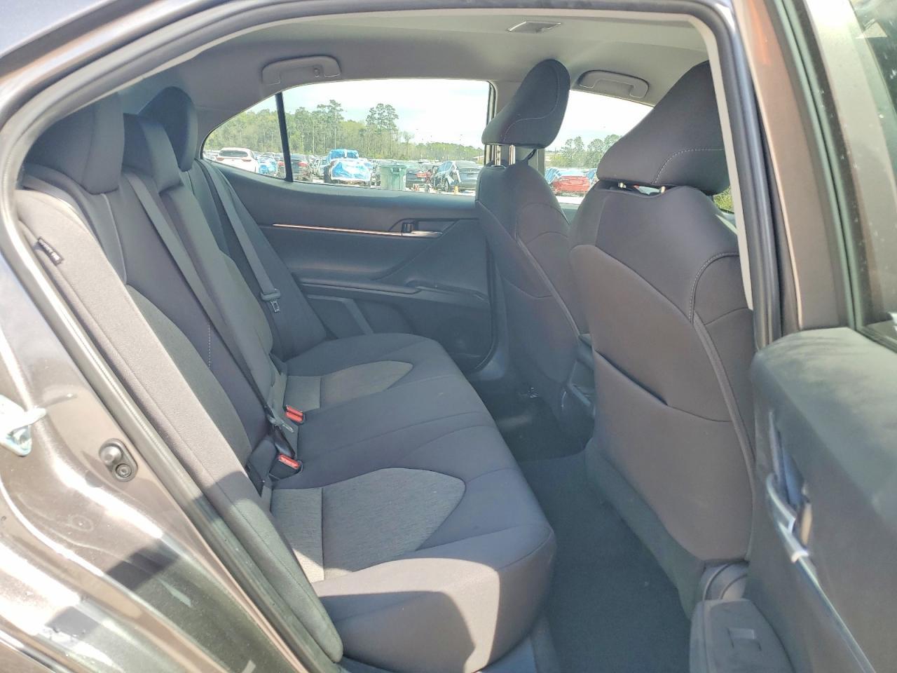 2024 Toyota Camry Le - zdjęcie 10