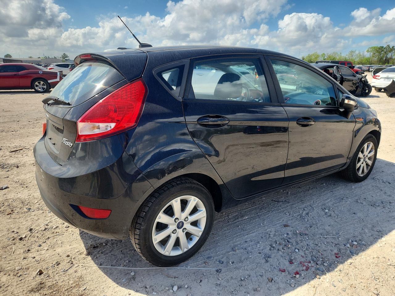 2013 Ford Fiesta Se - zdjęcie 3
