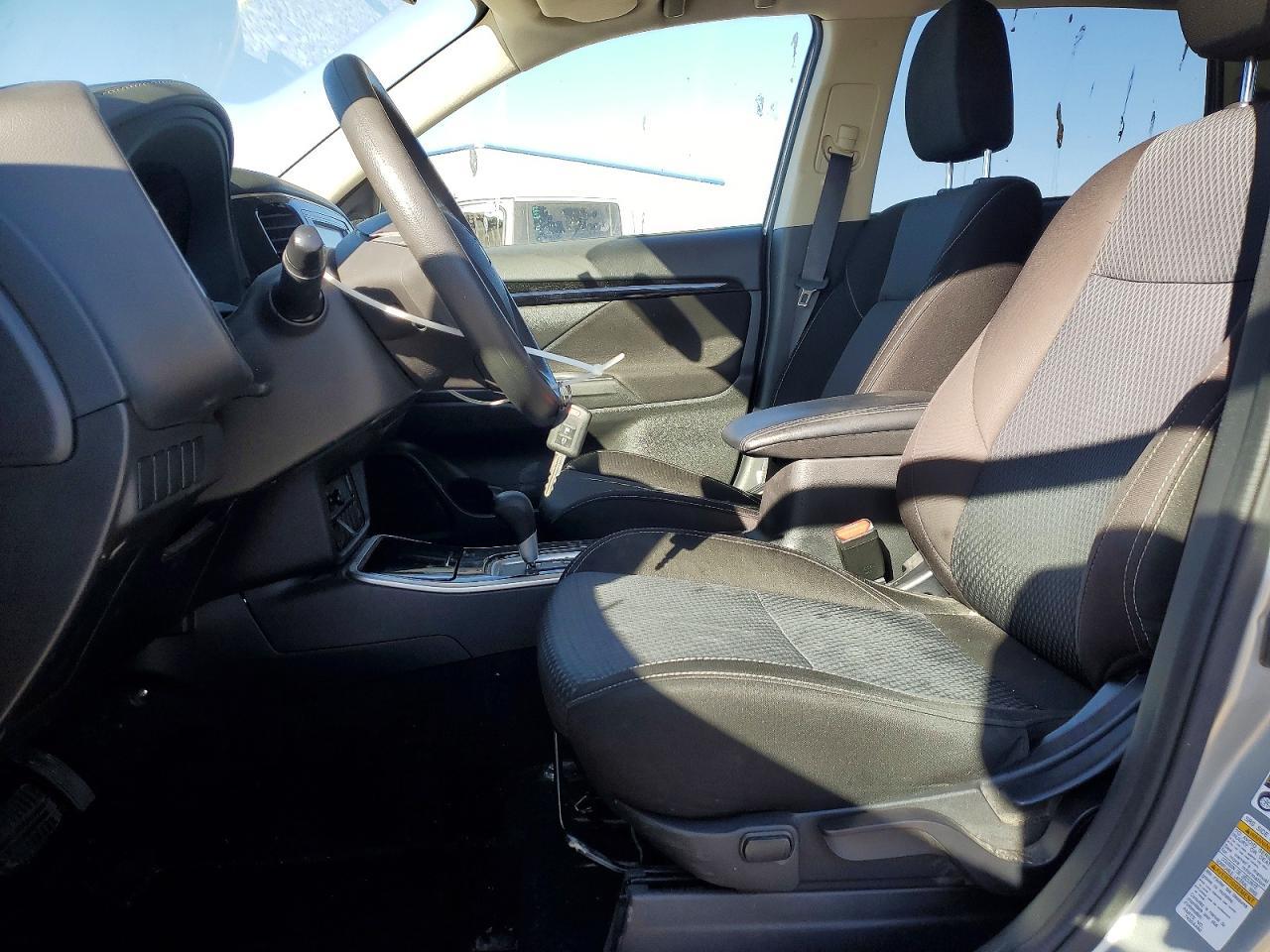 2020 Mitsubishi Outlander Es - zdjęcie 7