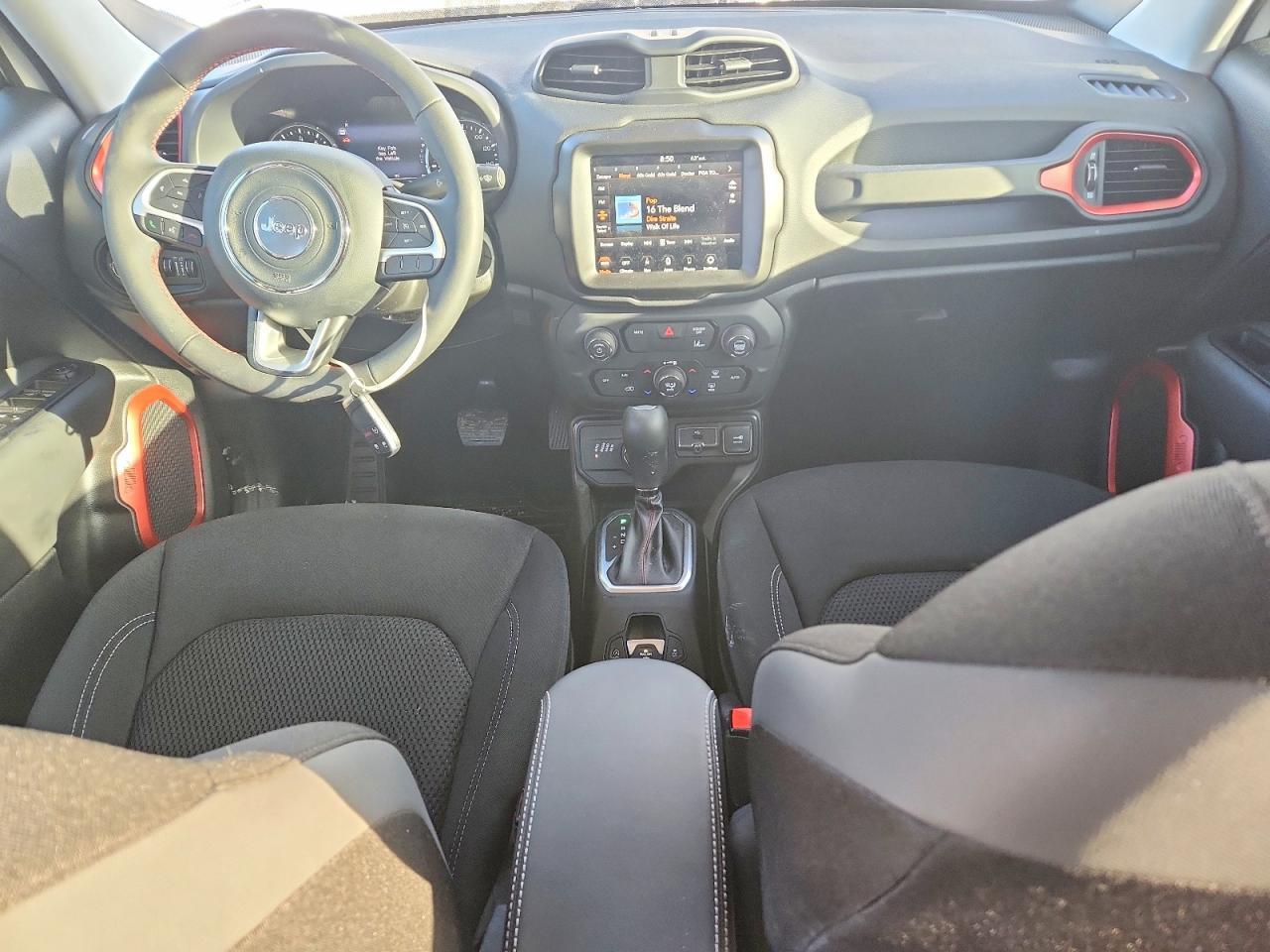 2023 Jeep Renegade Latitude - zdjęcie 8