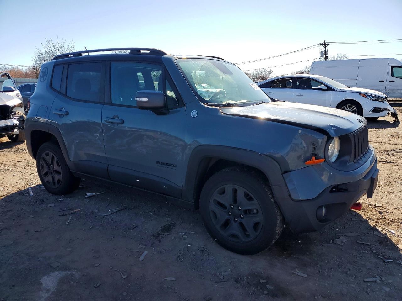 2017 Jeep Renegade Trailhawk - zdjęcie 4