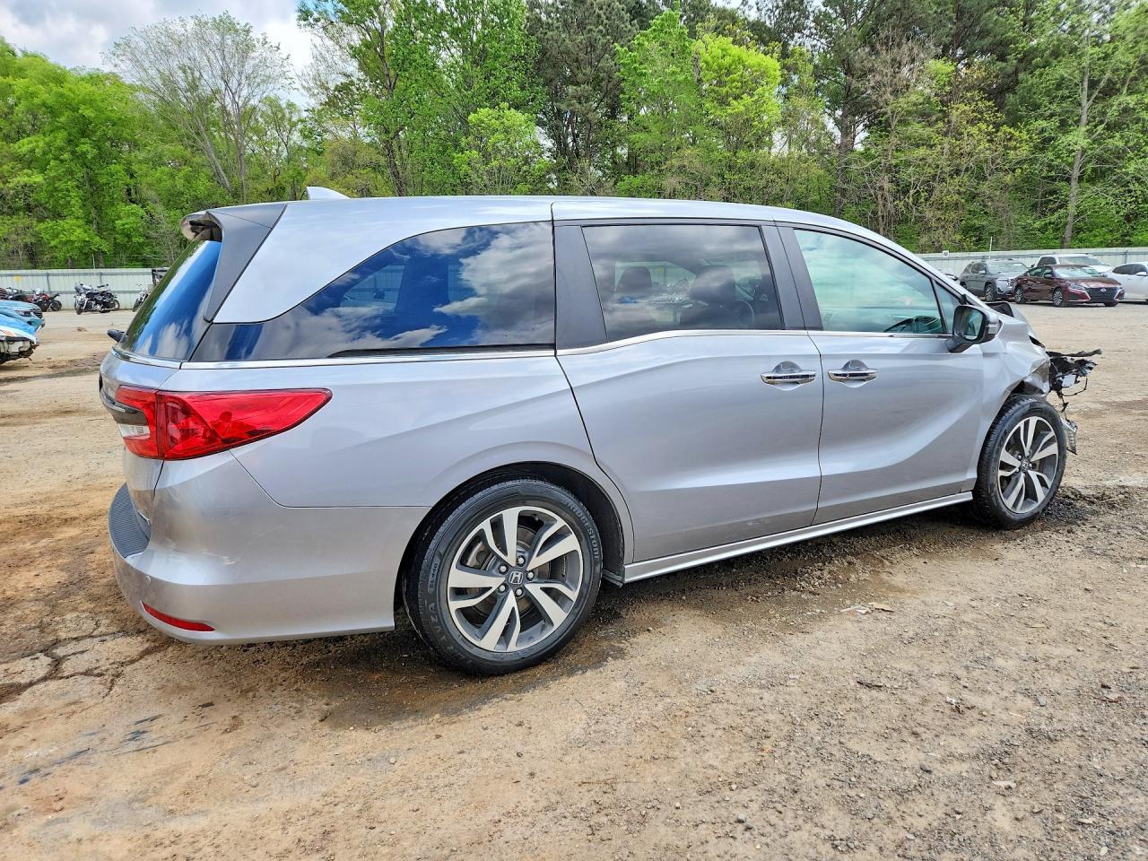 2023 Honda Odyssey Touring - zdjęcie 3