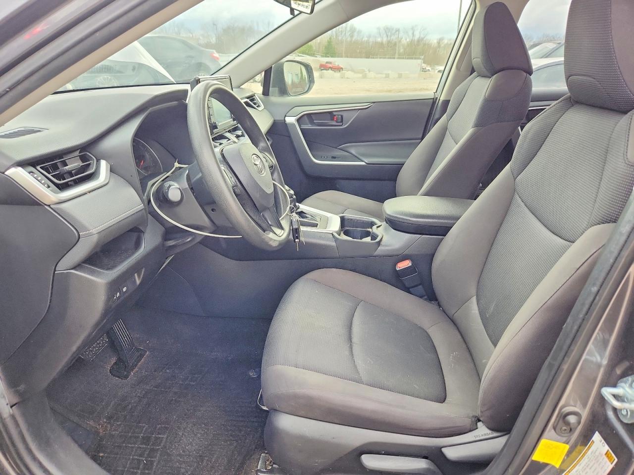 2021 Toyota Rav4 Le - zdjęcie 7