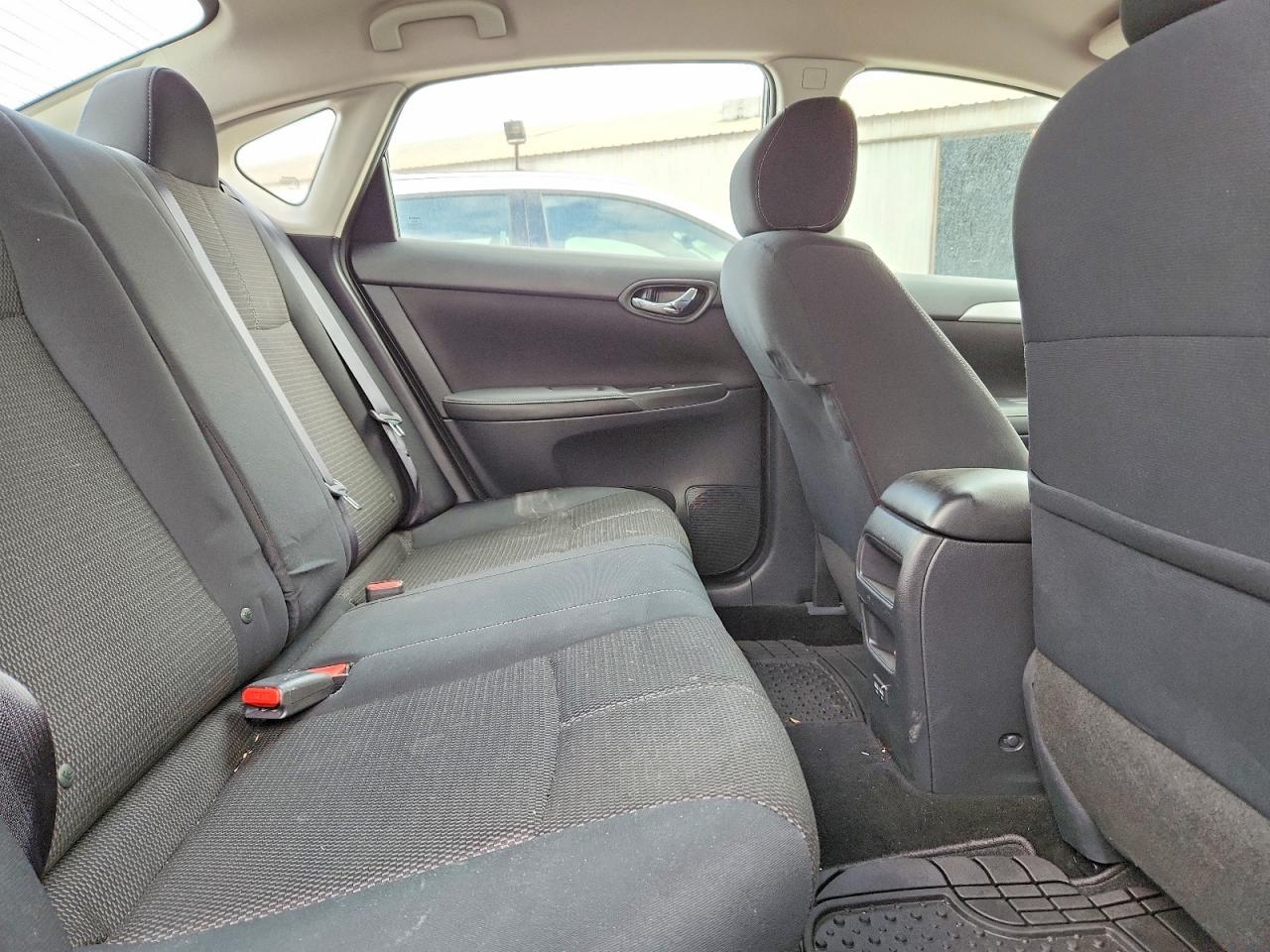 2017 Nissan Sentra S - zdjęcie 10