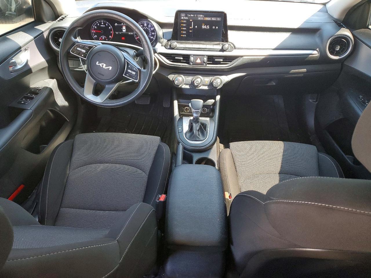 2022 Kia Forte Fe - zdjęcie 8