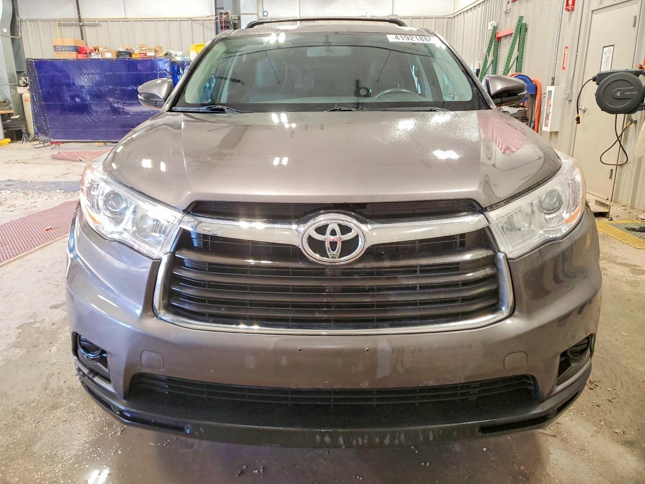 2014 Toyota Highlander Le - zdjęcie 5