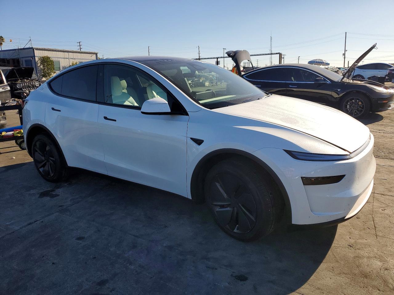 2026 Tesla Model Y - zdjęcie 4