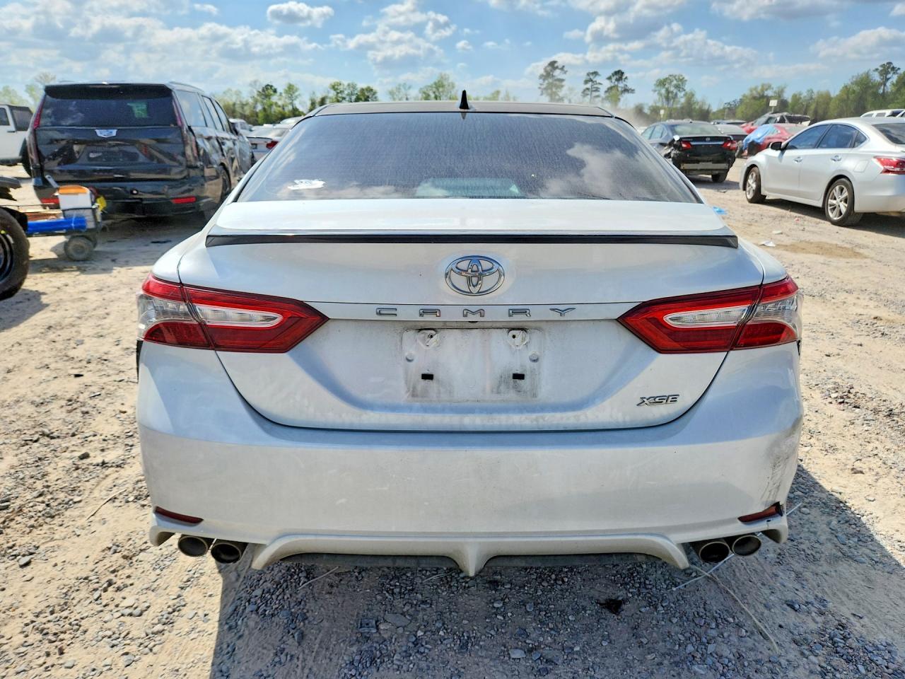 2019 Toyota Camry Xse - zdjęcie 6