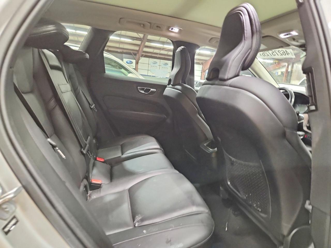 2021 Volvo Xc60 T6 Momentum - zdjęcie 11