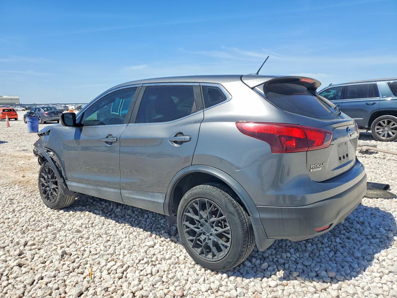 2018 Nissan Rogue Sport S - zdjęcie 2