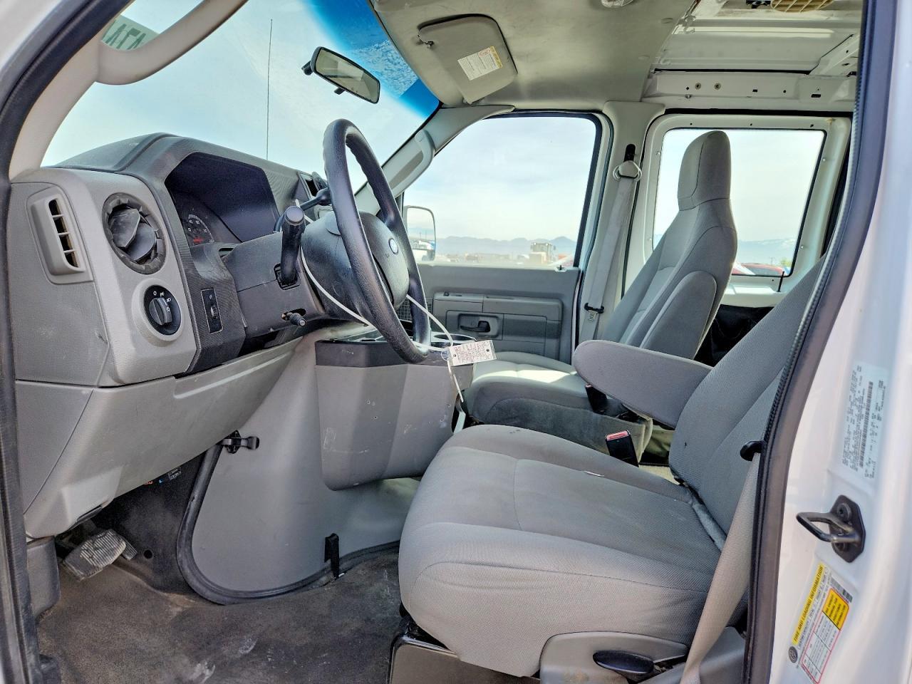 2013 Ford Econoline E250 Van - zdjęcie 7