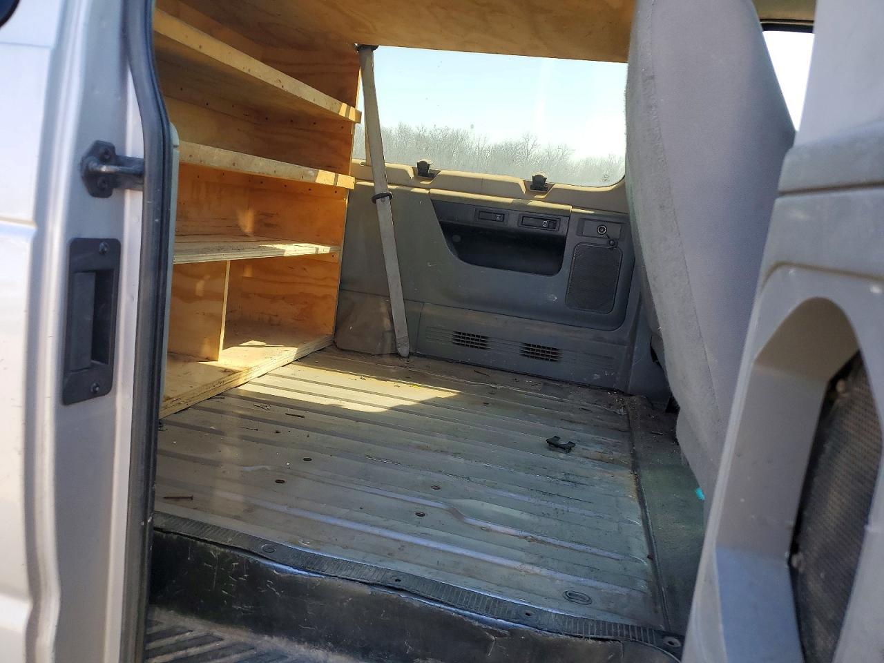 2013 Ford Econoline E350 Super Duty Wagon - zdjęcie 11