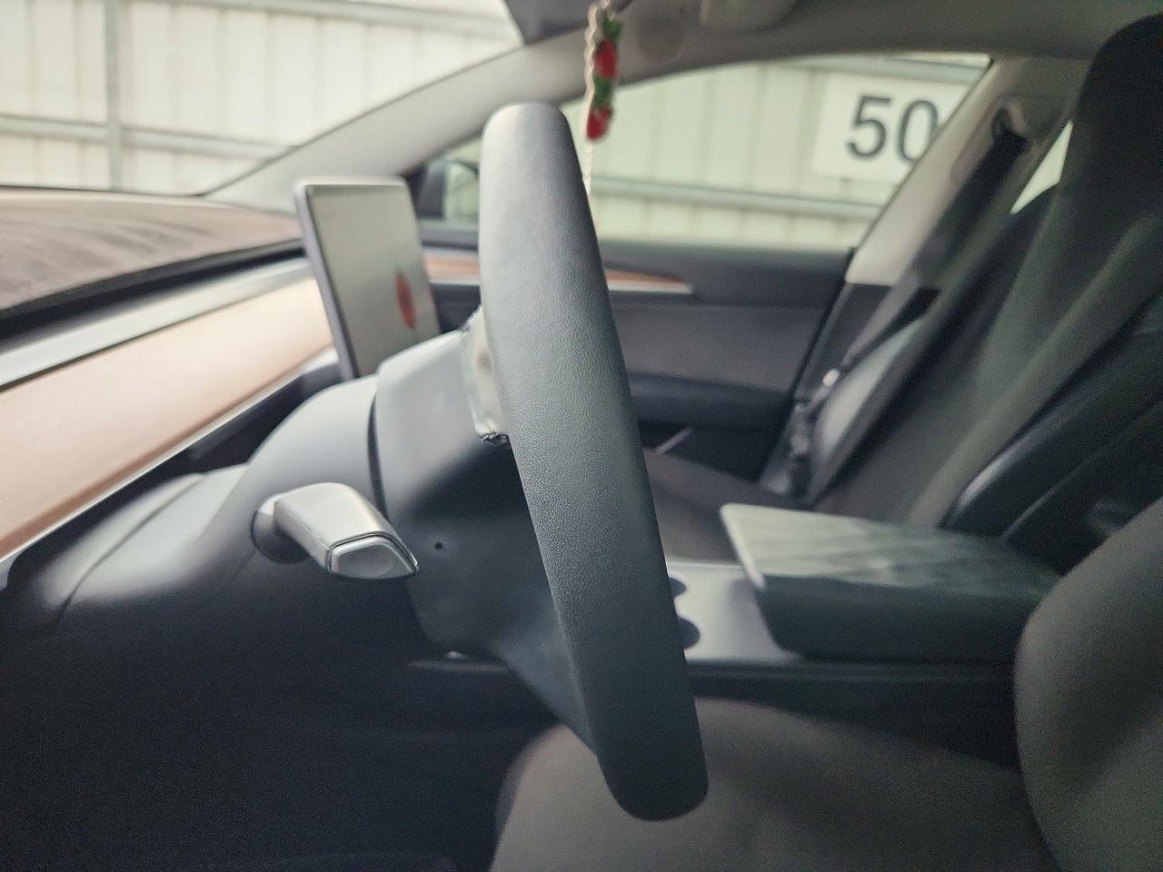 2022 Tesla Model 3 - zdjęcie 9