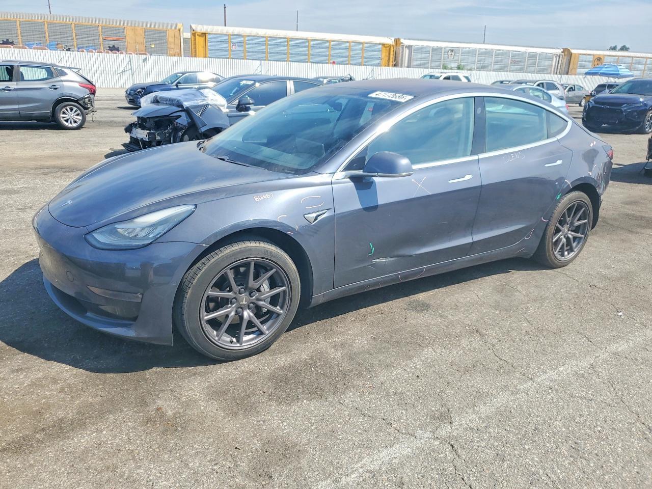 2018 Tesla Model 3 - zdjęcie główne