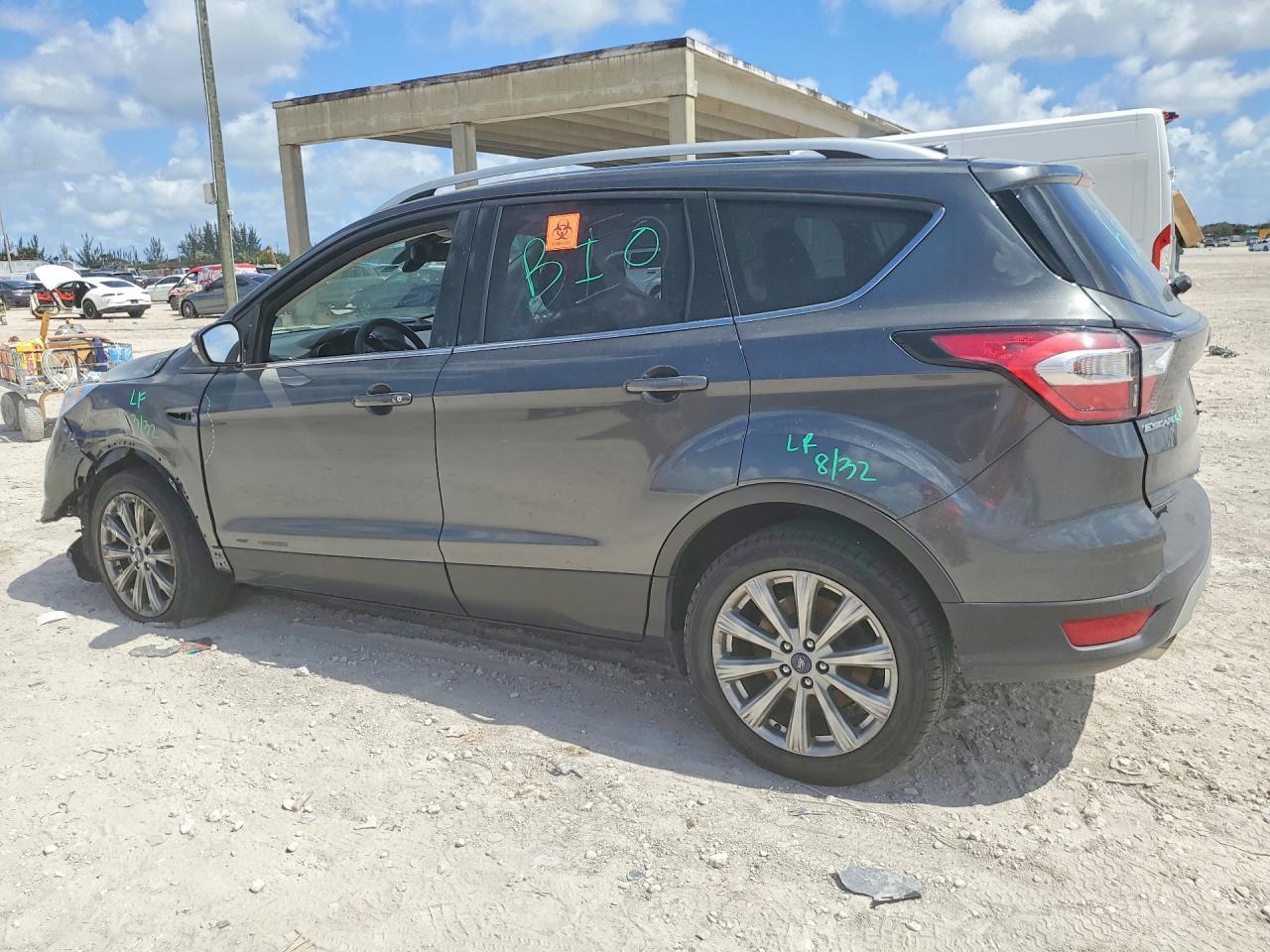 2017 Ford Escape Titanium - zdjęcie 2