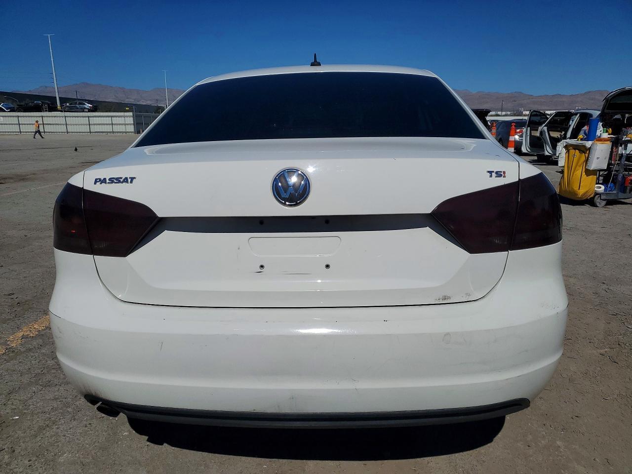 2015 Volkswagen Passat S - zdjęcie 6