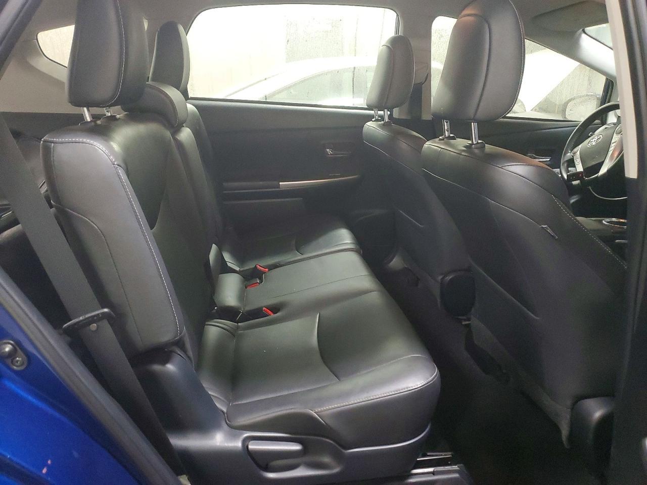 2016 Toyota Prius V Four - zdjęcie 10