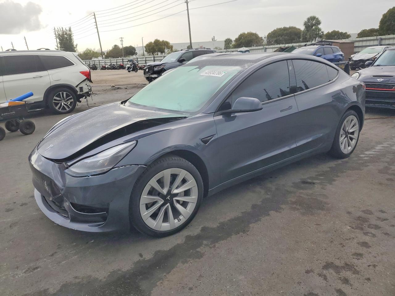 2023 Tesla Model 3 - zdjęcie główne