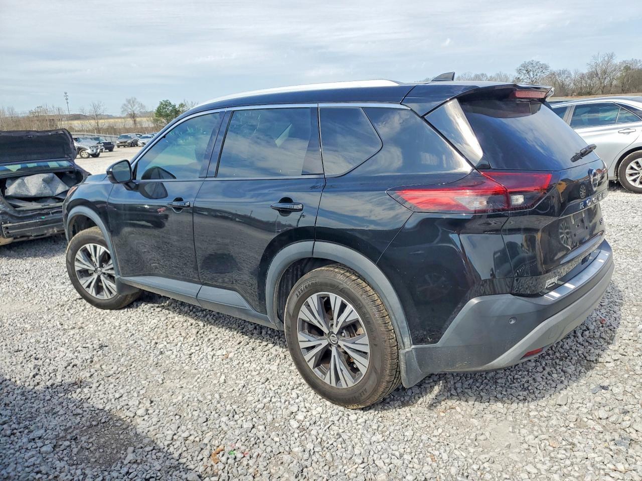 2021 Nissan Rogue Sv - zdjęcie 2