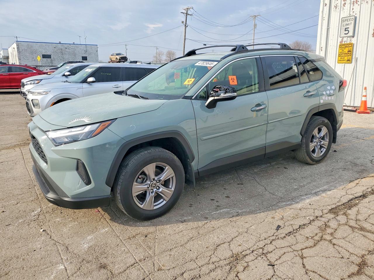 2023 Toyota Rav4 Xle - zdjęcie główne