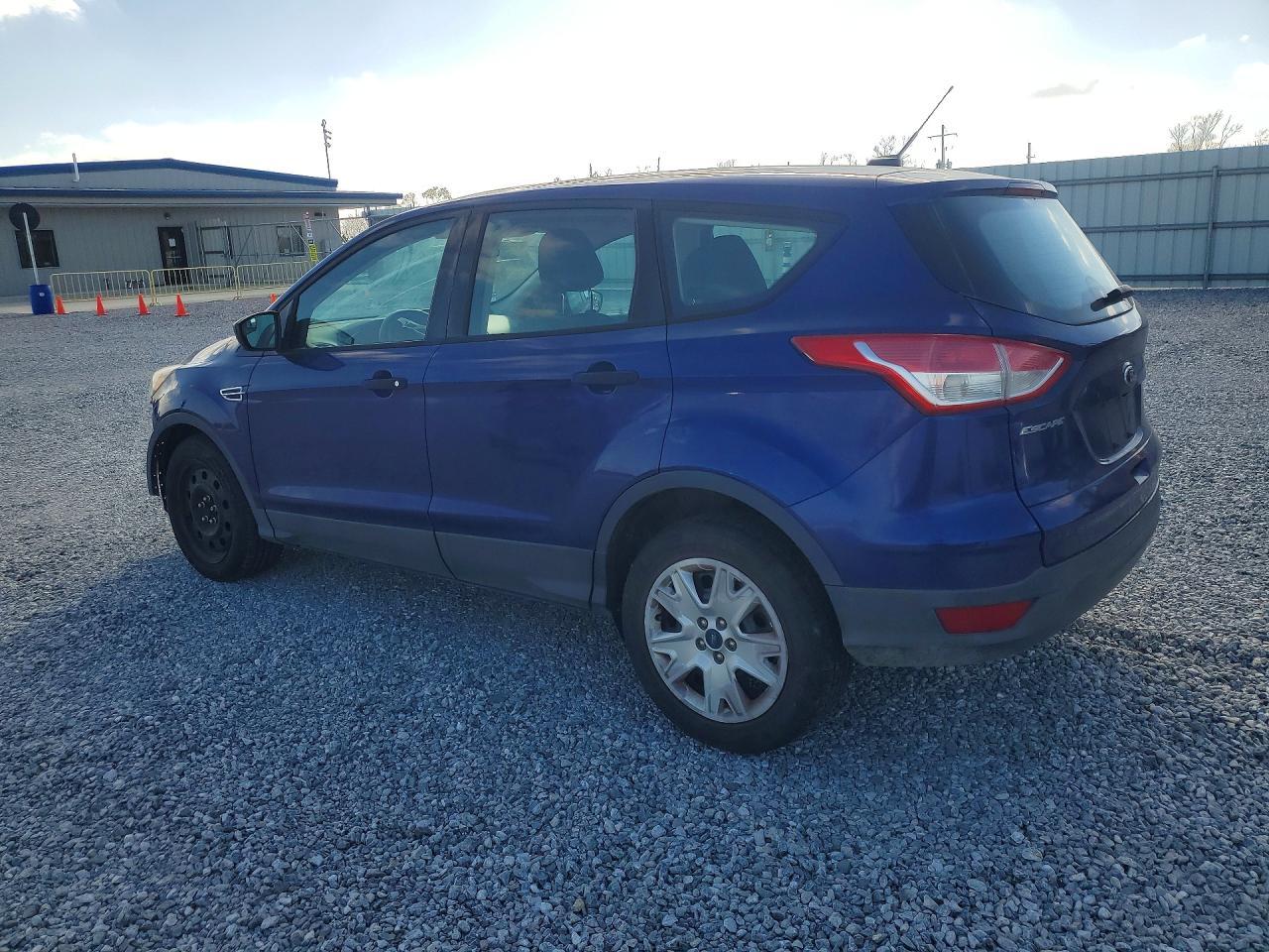 2014 Ford Escape S - zdjęcie 2