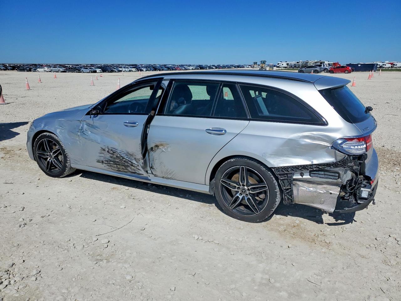 2020 Mercedes Benz E - zdjęcie 2