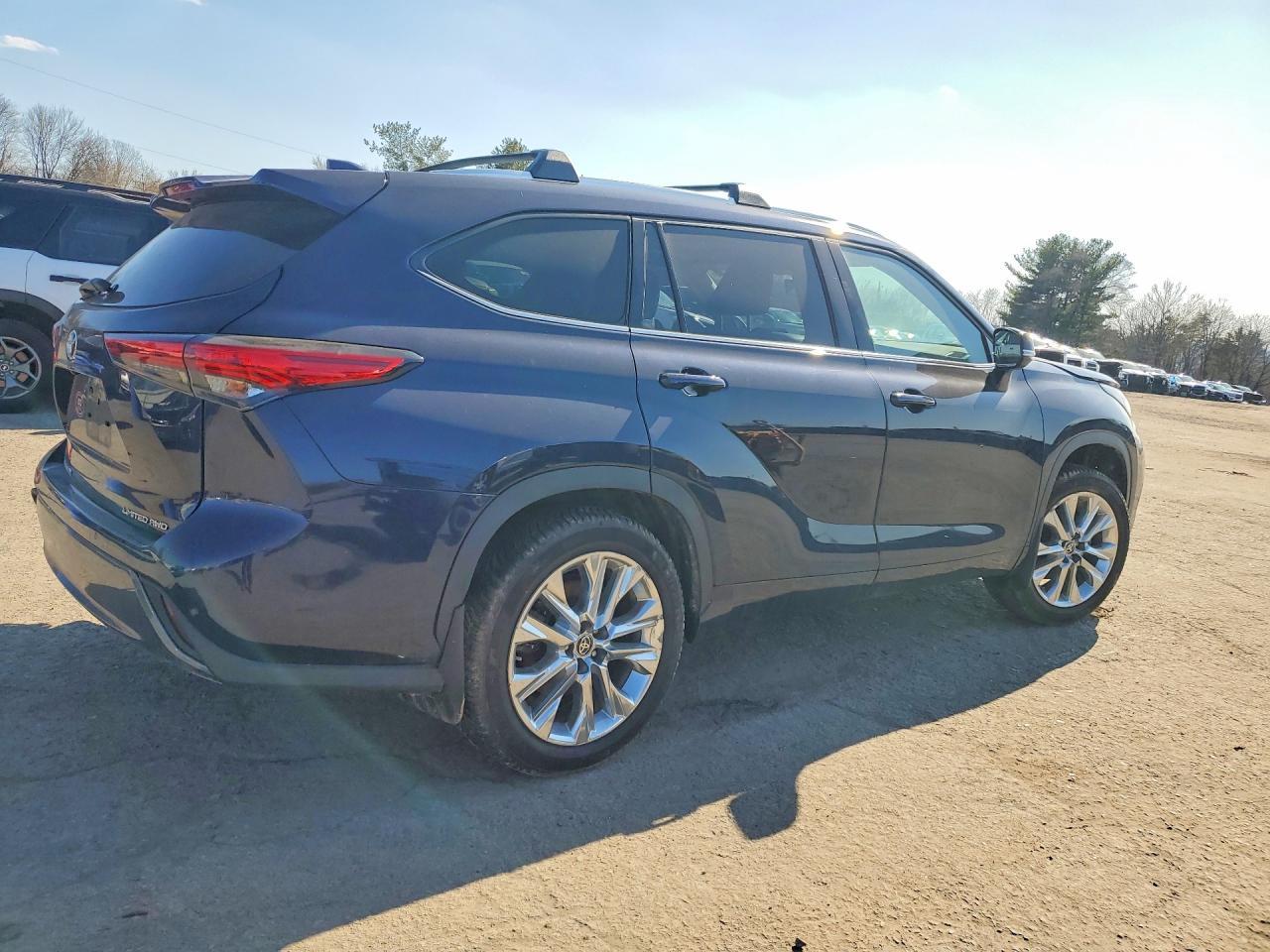 2021 Toyota Highlander Limited - zdjęcie 3