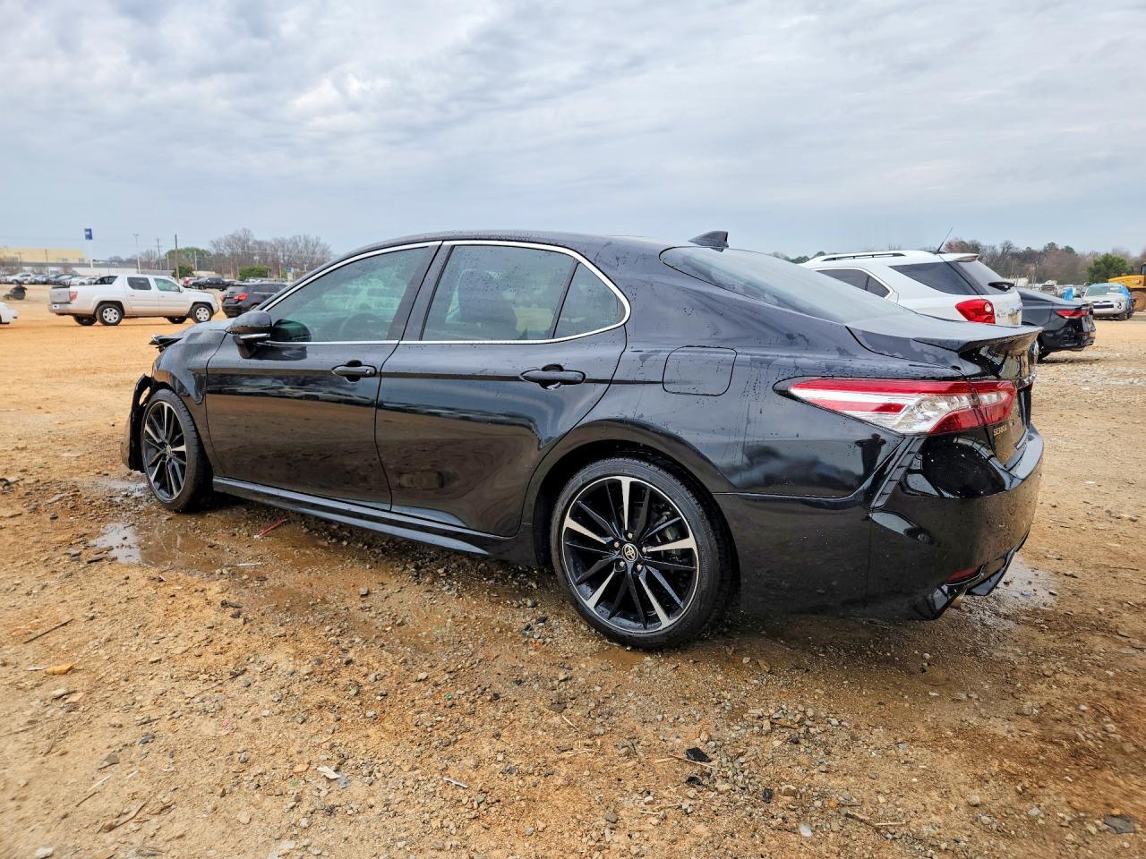 2020 Toyota Camry Xse - zdjęcie 2