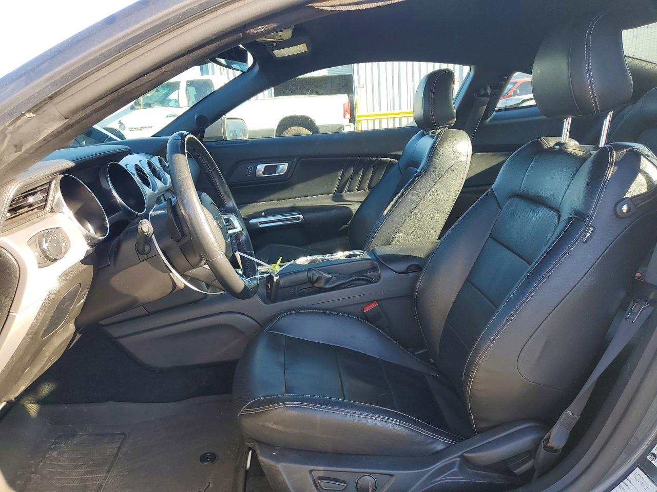 2021 Ford Mustang - zdjęcie 7