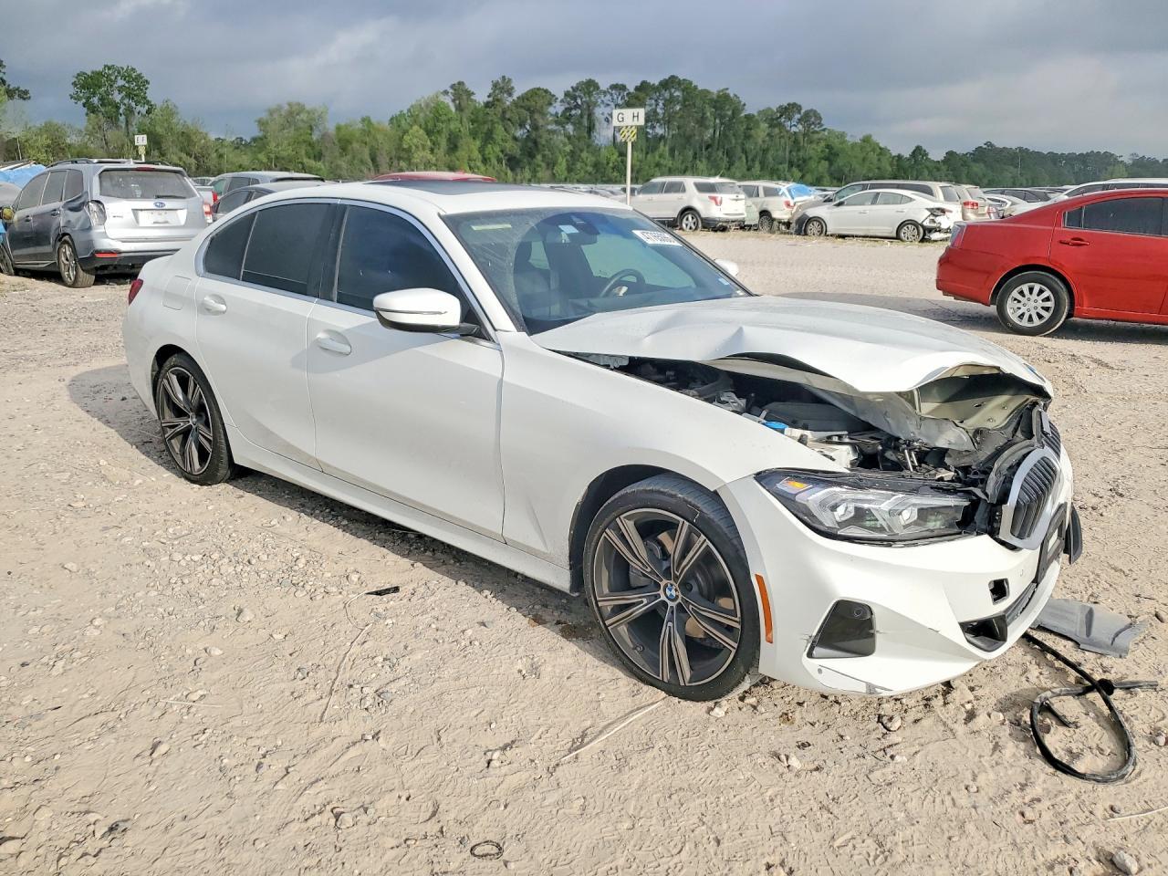 2024 BMW 330I - zdjęcie 4