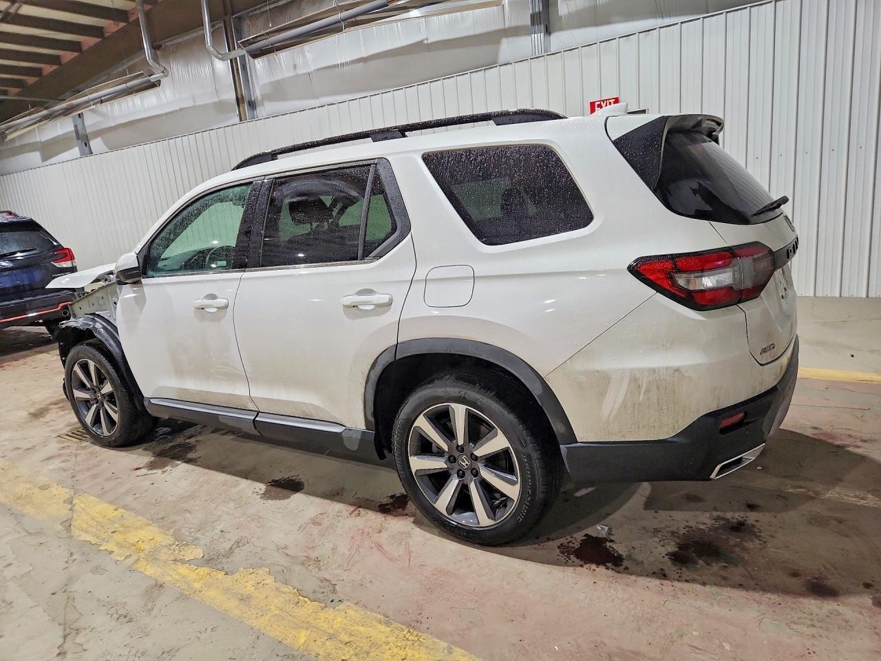 2025 Honda Pilot Touring - zdjęcie 2