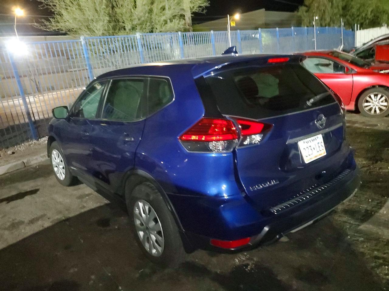 2017 Nissan Rogue S - zdjęcie 2