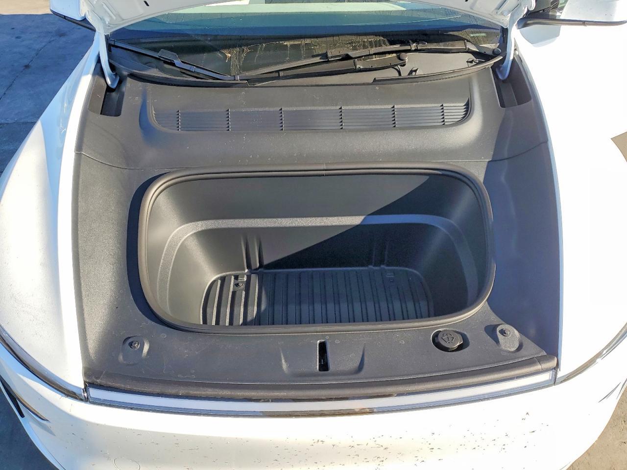 2026 Tesla Model Y - zdjęcie 11