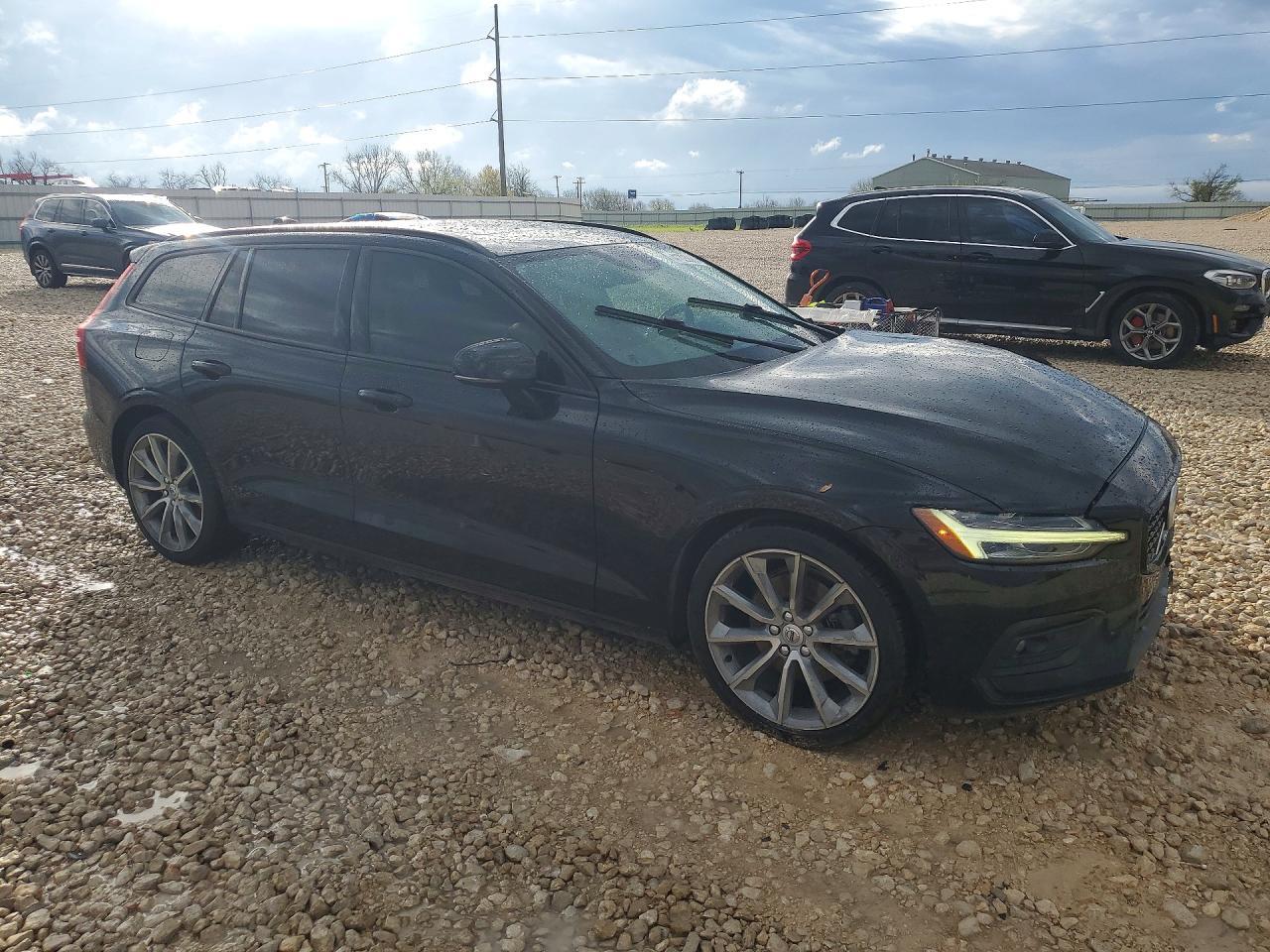 2021 Volvo V60 T5 Momentum - zdjęcie 4