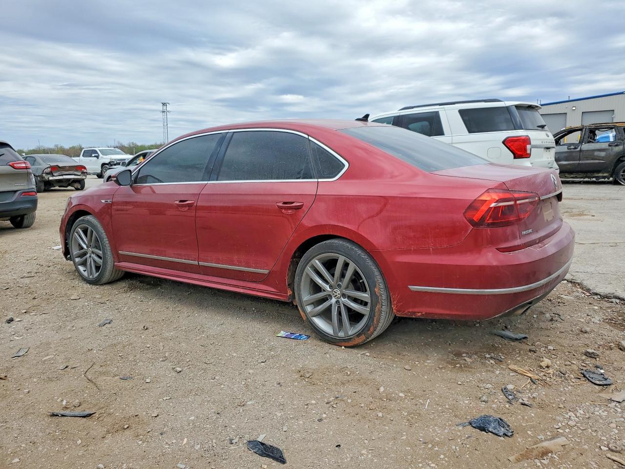 2017 Volkswagen Passat R-Line - zdjęcie 2