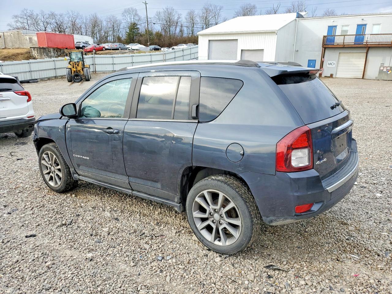 2016 Jeep Compass Latitude - zdjęcie 2