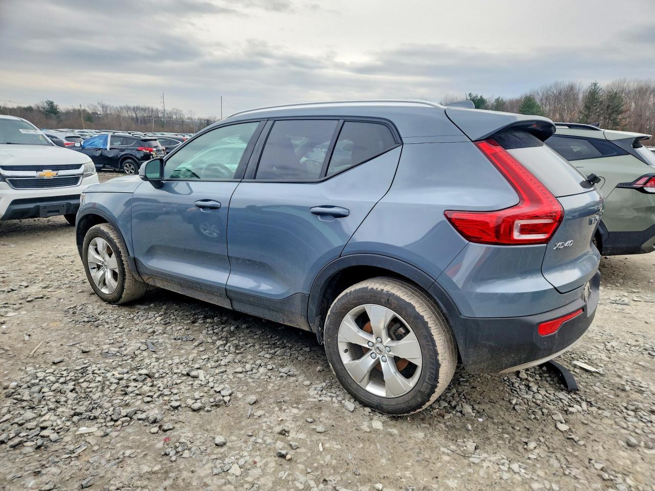 2022 Volvo Xc40 T5 Momentum - zdjęcie 2