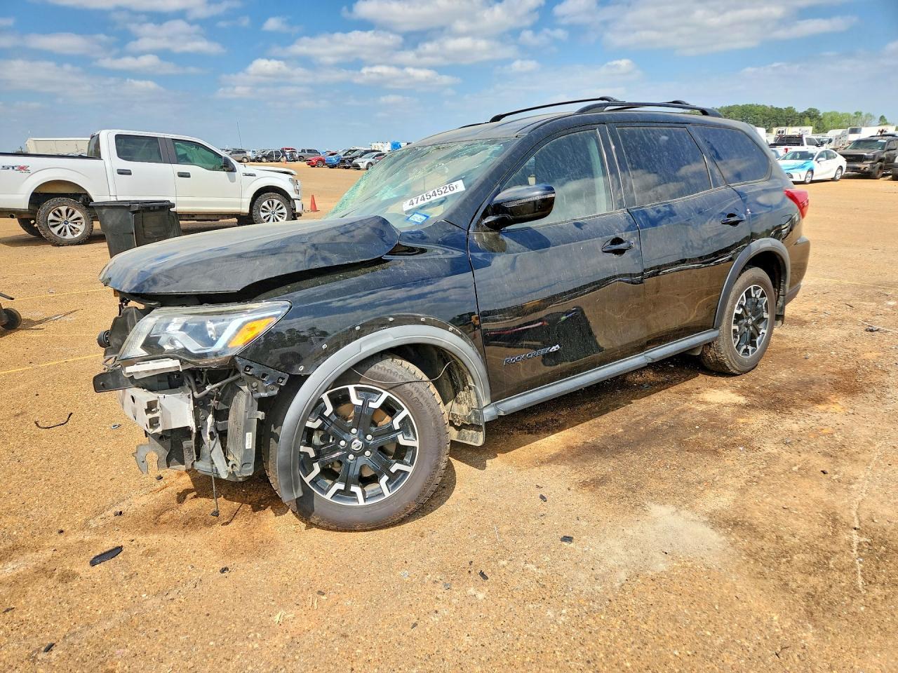 2020 Nissan Pathfinder Sv - zdjęcie główne