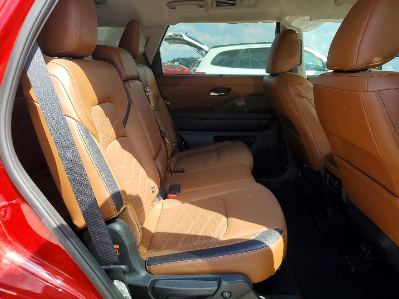 2023 Nissan Pathfinder Platinum - zdjęcie 11