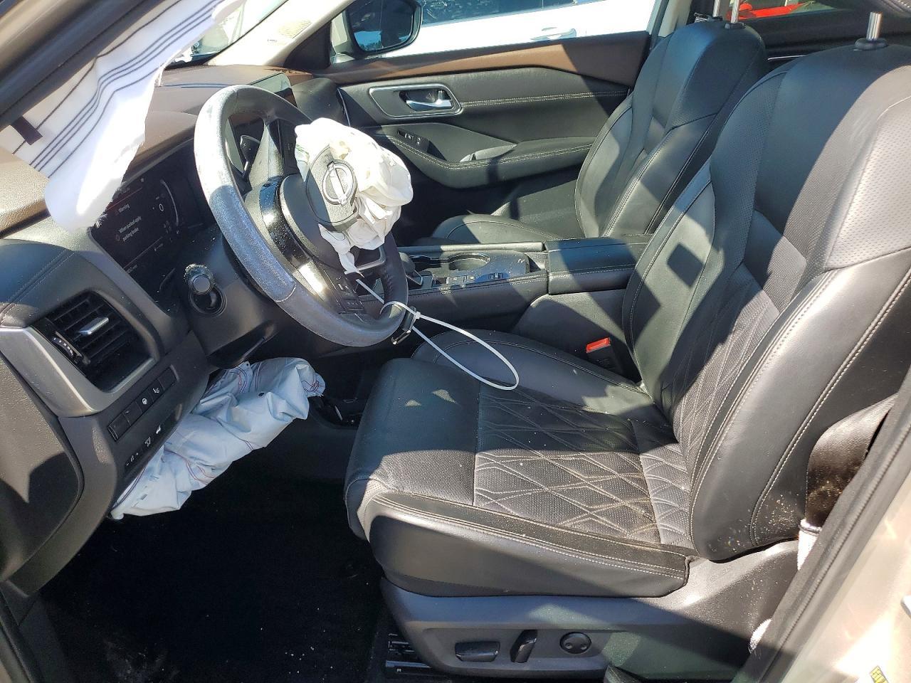 2023 Nissan Rogue Platinum - zdjęcie 7