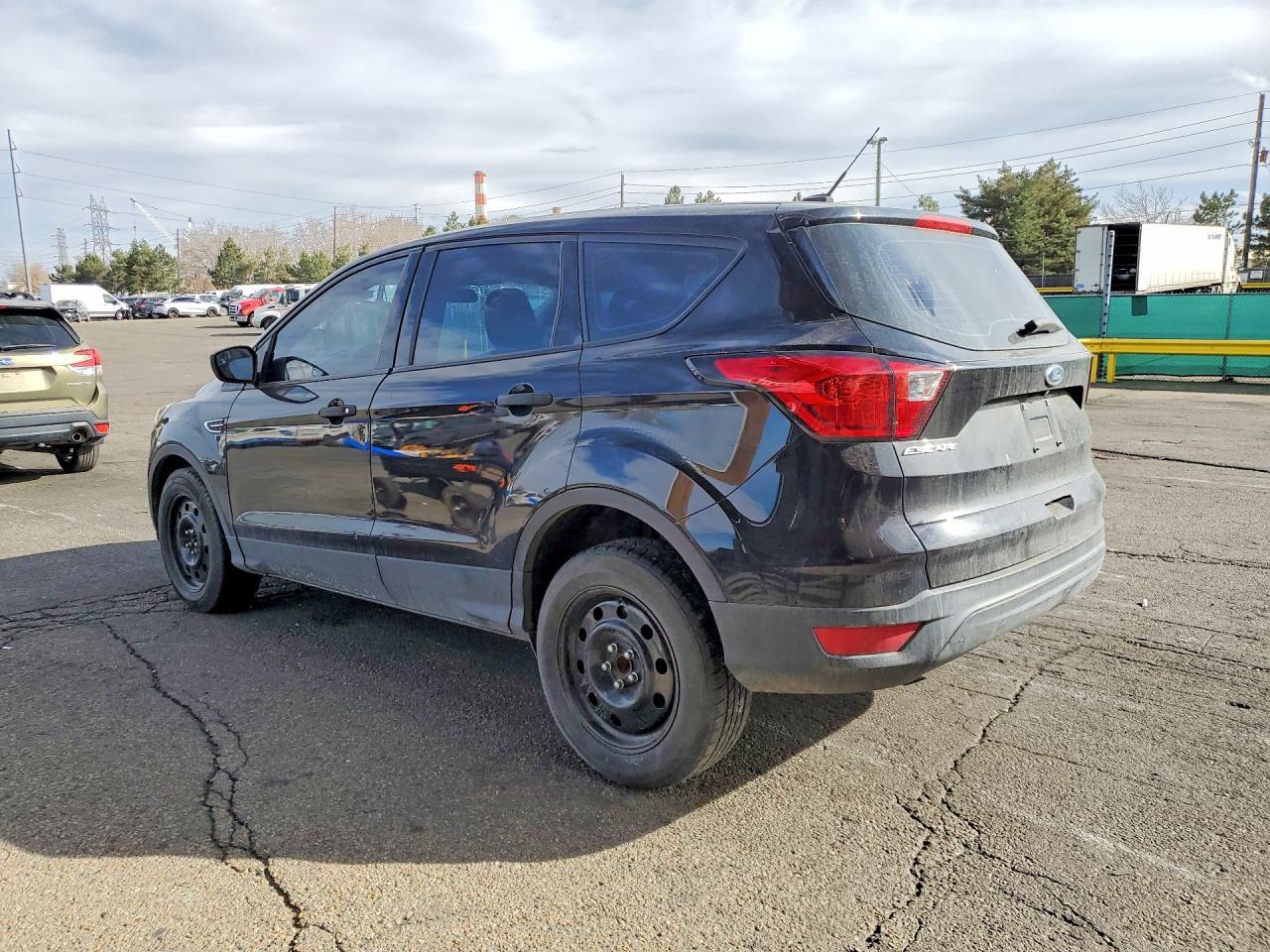 2019 Ford Escape S - zdjęcie 2