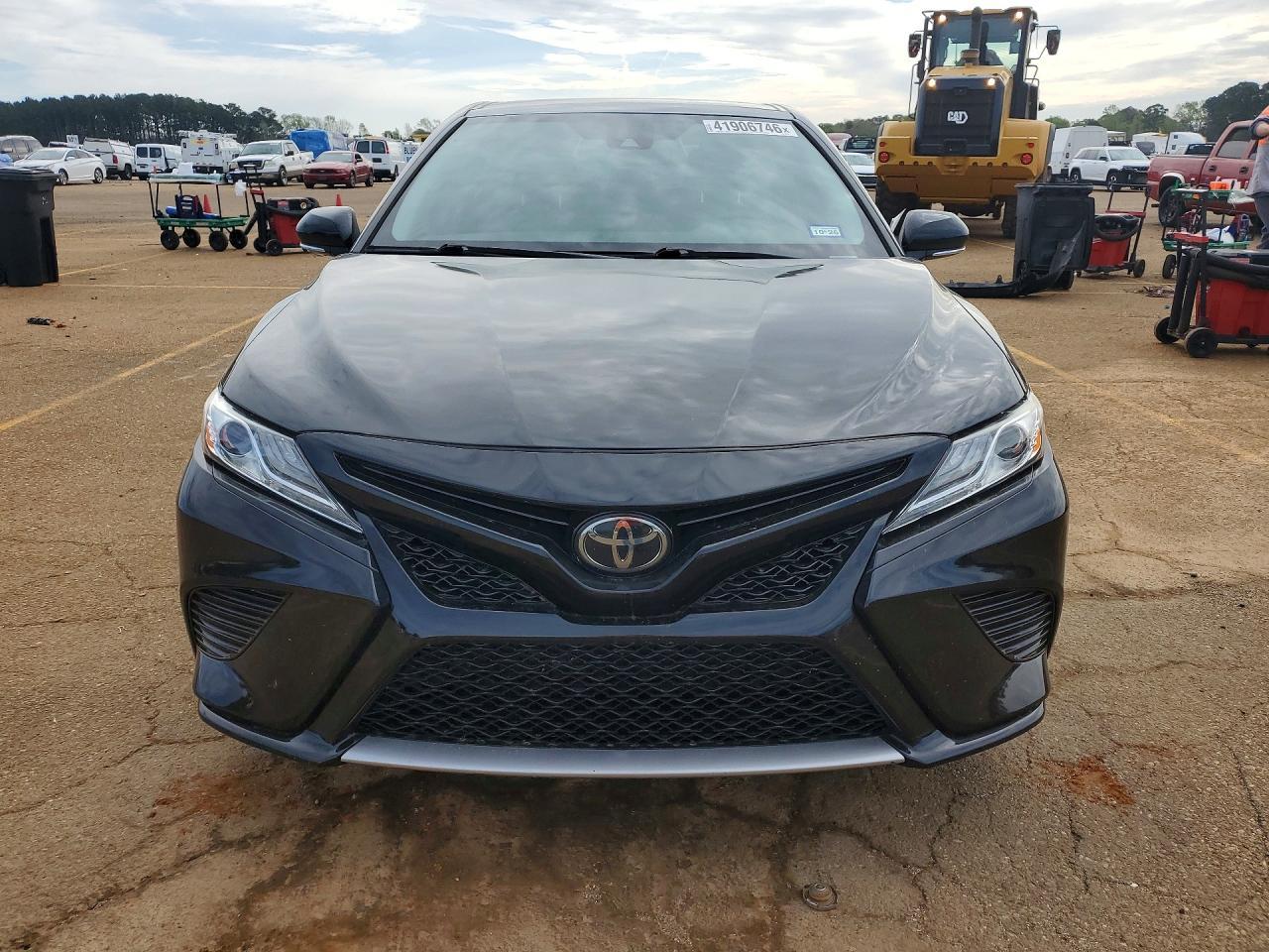 2020 Toyota Camry Xse - zdjęcie 5