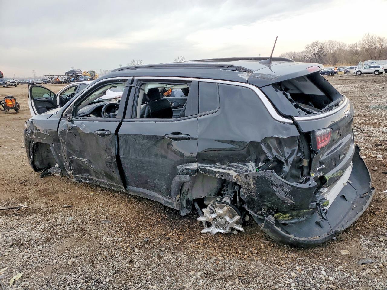 2022 Jeep Compass Latitude Lux - zdjęcie 2