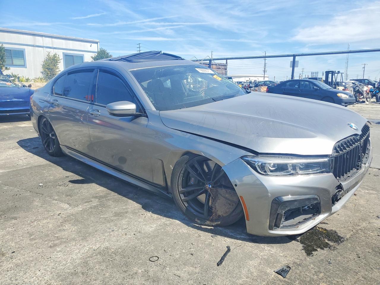 2022 BMW 750 Xi - zdjęcie 4